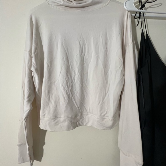 Marika Activewear - beige long sleeve slightly cropped top - Picture 5 of 10